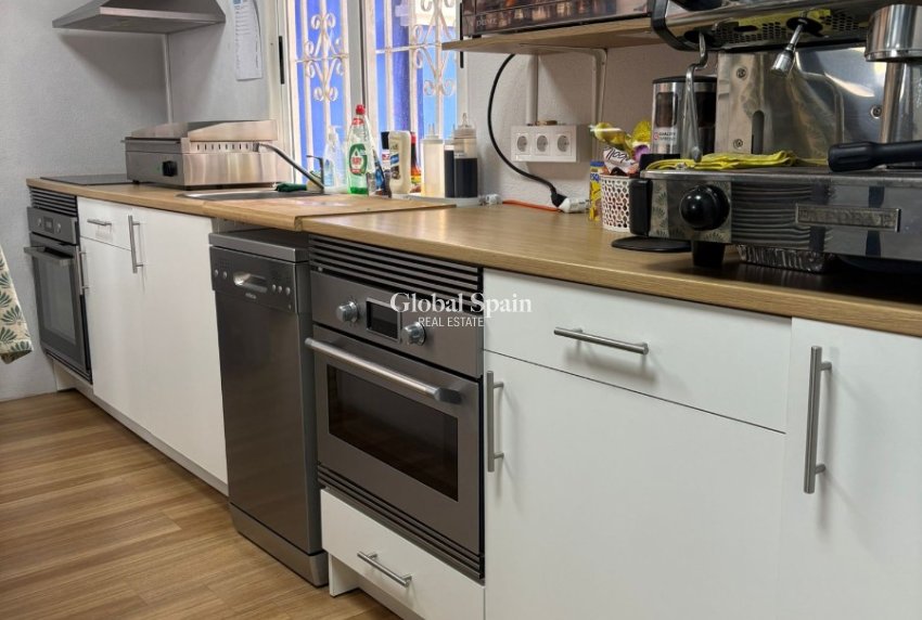 Wiederverkauf - GEWERBEIMMOBILIE -
TORREVIEJA - Puerto