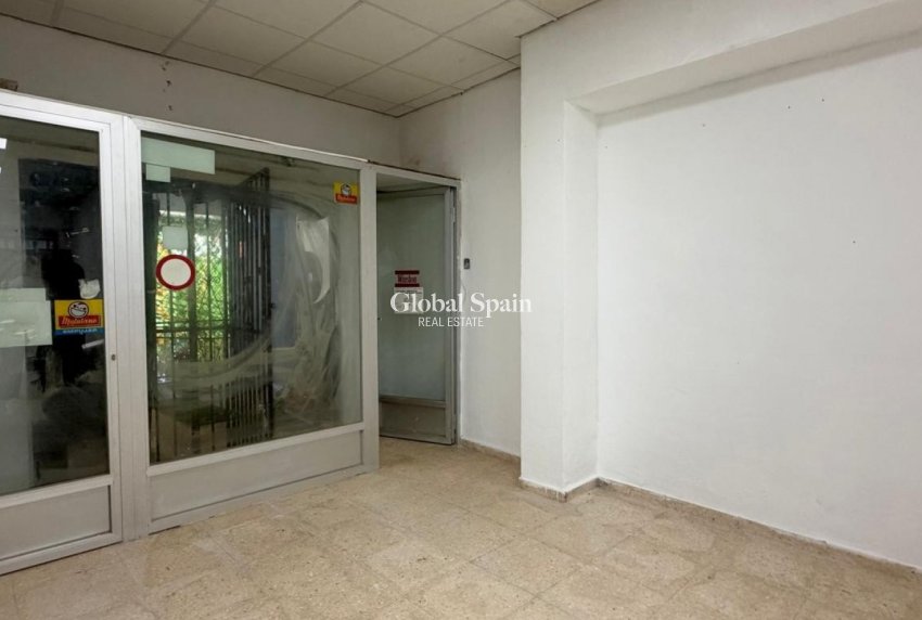 Wiederverkauf - GEWERBEIMMOBILIE -
TORREVIEJA - Torrelamata - La Mata