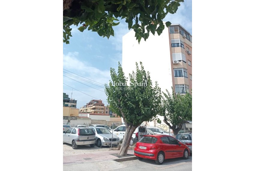 Wiederverkauf - GRUNDSTÜCK -
BENIDORM - Centro