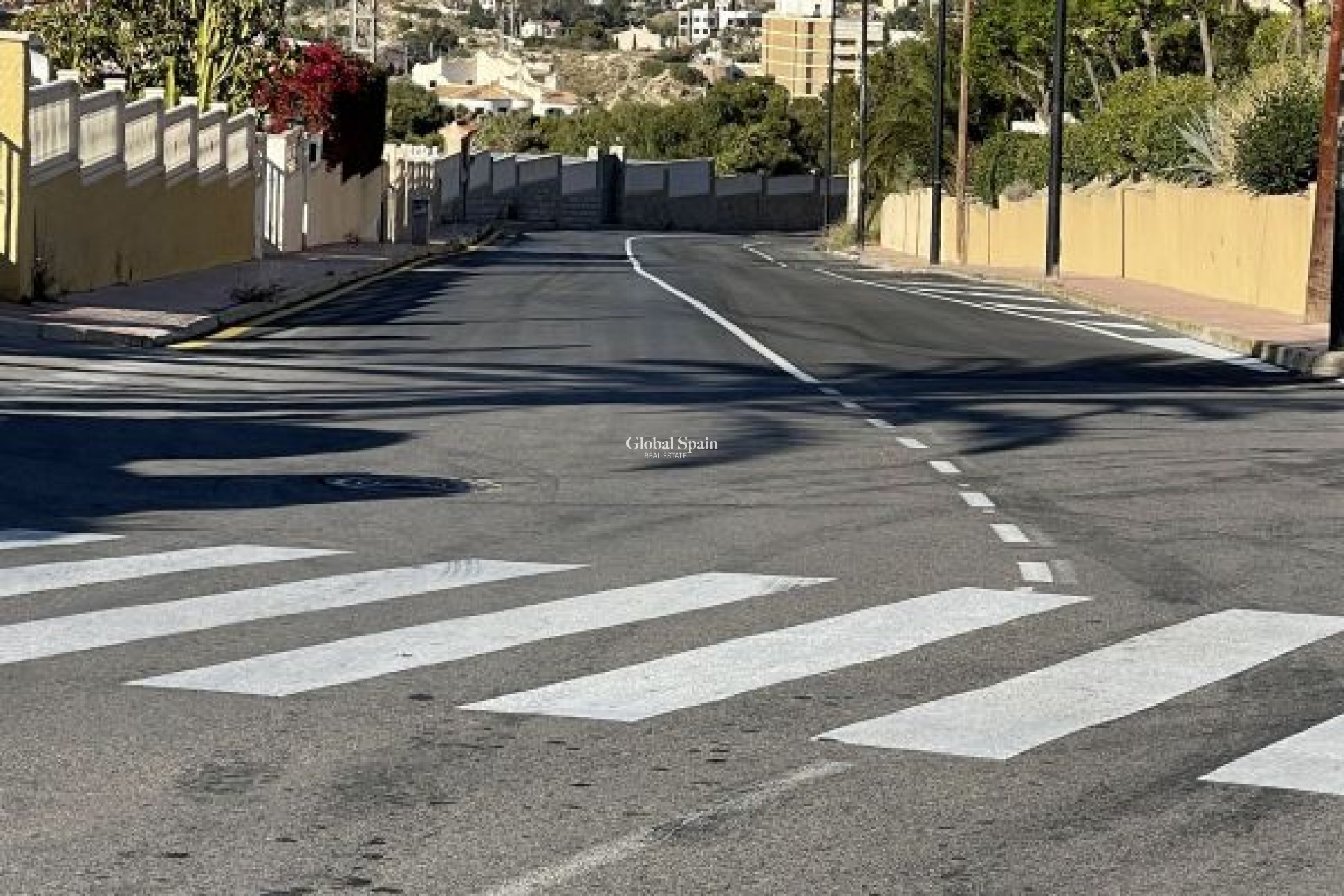 Wiederverkauf - GRUNDSTÜCK -
EL CAMPELLO - Costa Blanca