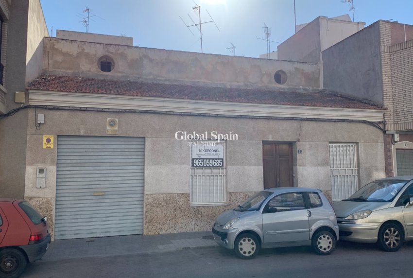 Wiederverkauf - GRUNDSTÜCK -
GUARDAMAR DEL SEGURA - Guardamar pueblo