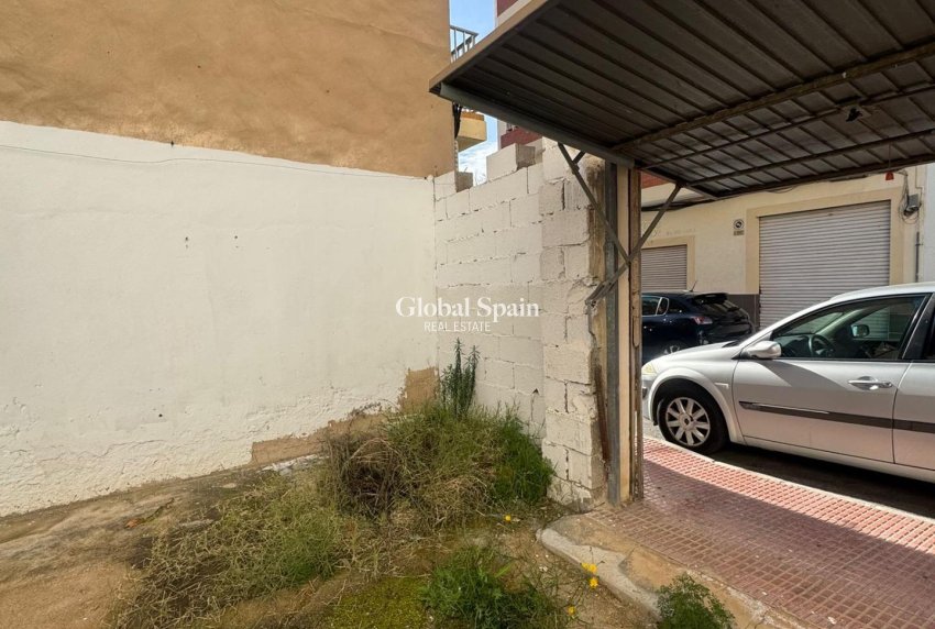 Wiederverkauf - GRUNDSTÜCK -
GUARDAMAR DEL SEGURA