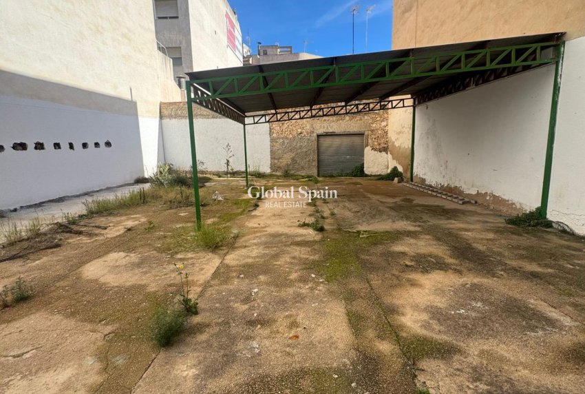 Wiederverkauf - GRUNDSTÜCK -
GUARDAMAR DEL SEGURA