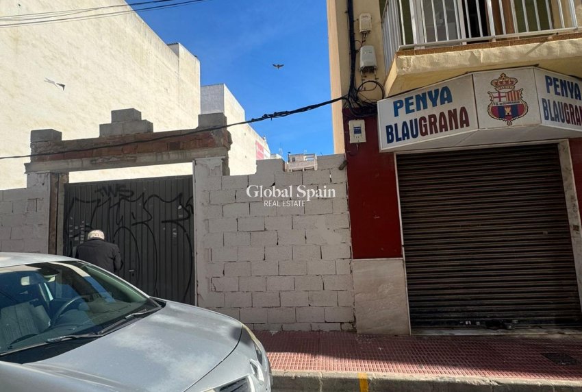 Wiederverkauf - GRUNDSTÜCK -
GUARDAMAR DEL SEGURA