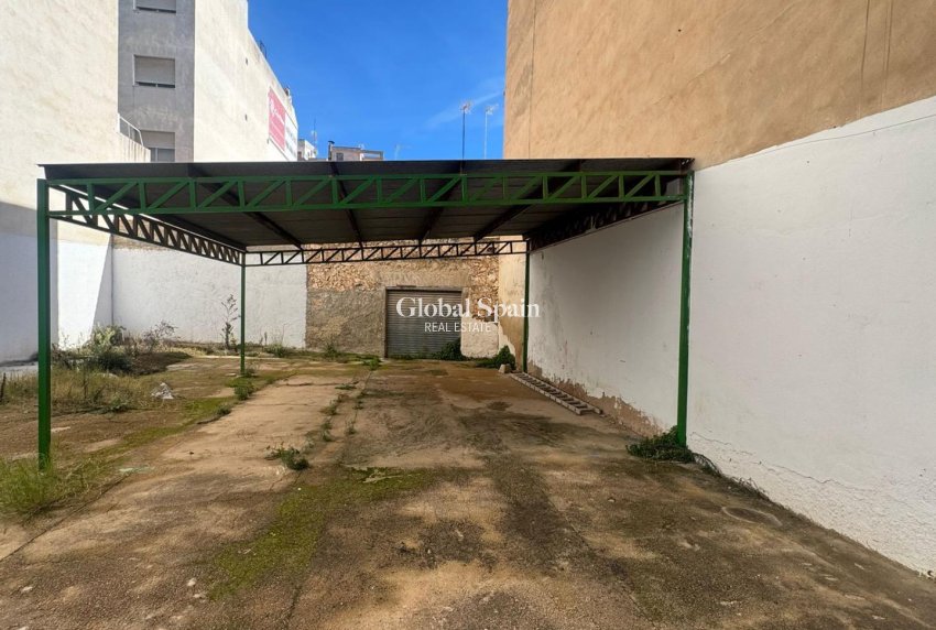 Wiederverkauf - GRUNDSTÜCK -
GUARDAMAR DEL SEGURA