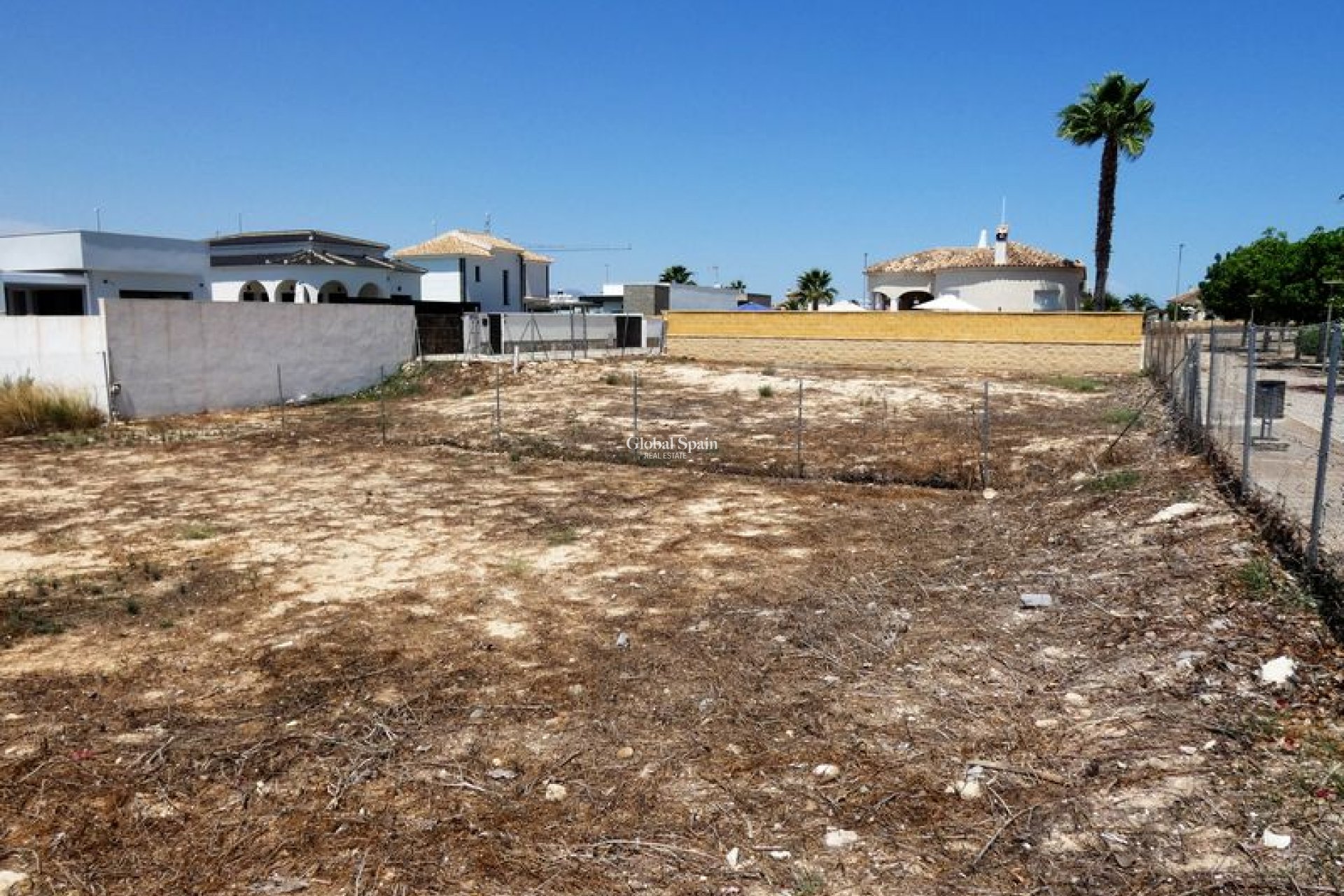 Wiederverkauf - GRUNDSTÜCK -
LA MARINA - Costa Blanca