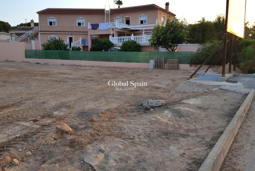 Wiederverkauf - GRUNDSTÜCK -
LOS BALCONES - LOS ALTOS - Costa Blanca