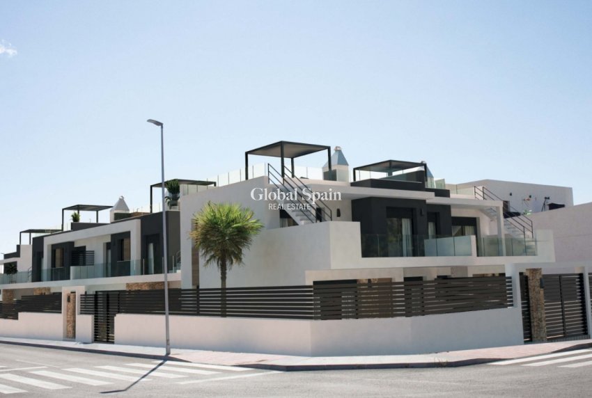 Wiederverkauf - GRUNDSTÜCK -
LOS MONTESINOS - Costa Blanca