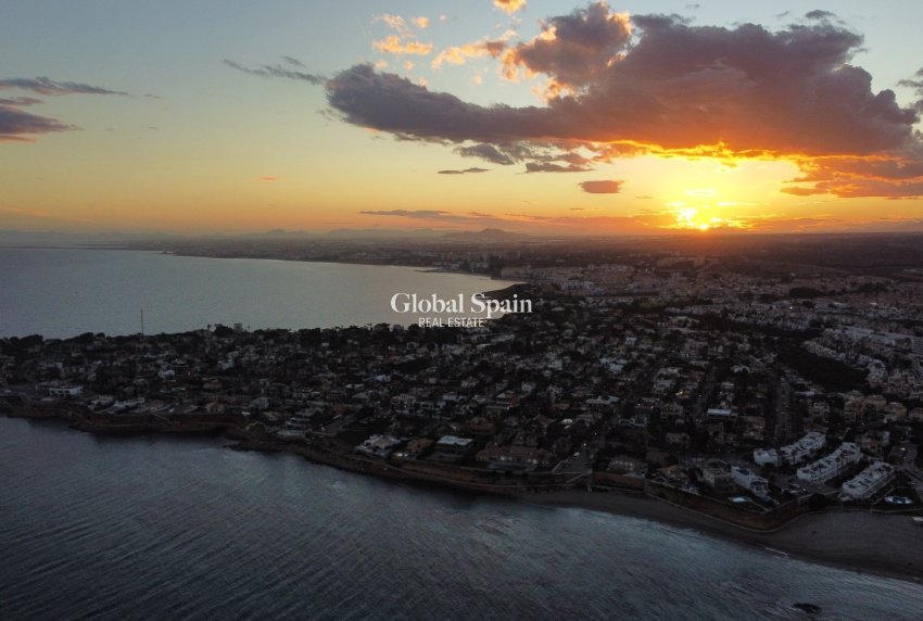 Wiederverkauf - GRUNDSTÜCK -
ORIHUELA - Costa Blanca Sur