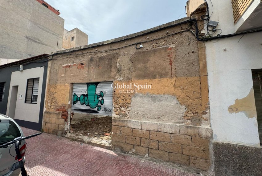 Wiederverkauf - GRUNDSTÜCK -
TORREVIEJA - Centro