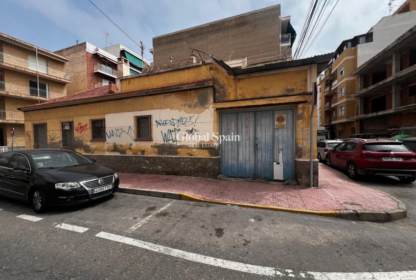 Wiederverkauf - GRUNDSTÜCK -
TORREVIEJA - Playa del Cura