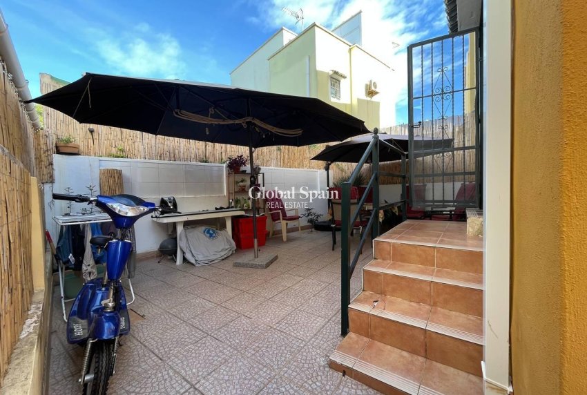 Wiederverkauf - Halb freistehend -
ORIHUELA COSTA - Playa Flamenca