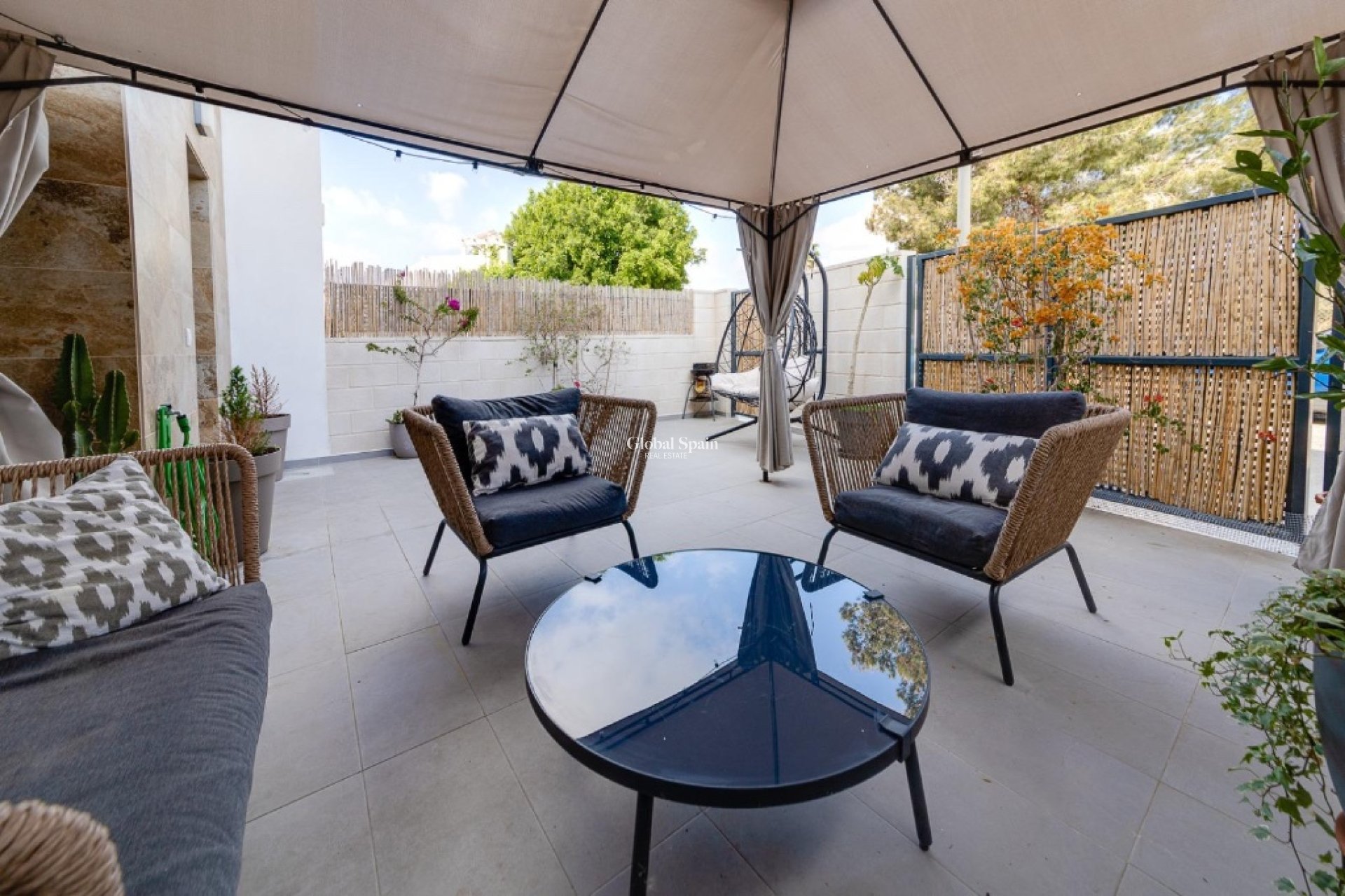 Wiederverkauf - Halb freistehend -
ORIHUELA COSTA - VILLAMARTÍN