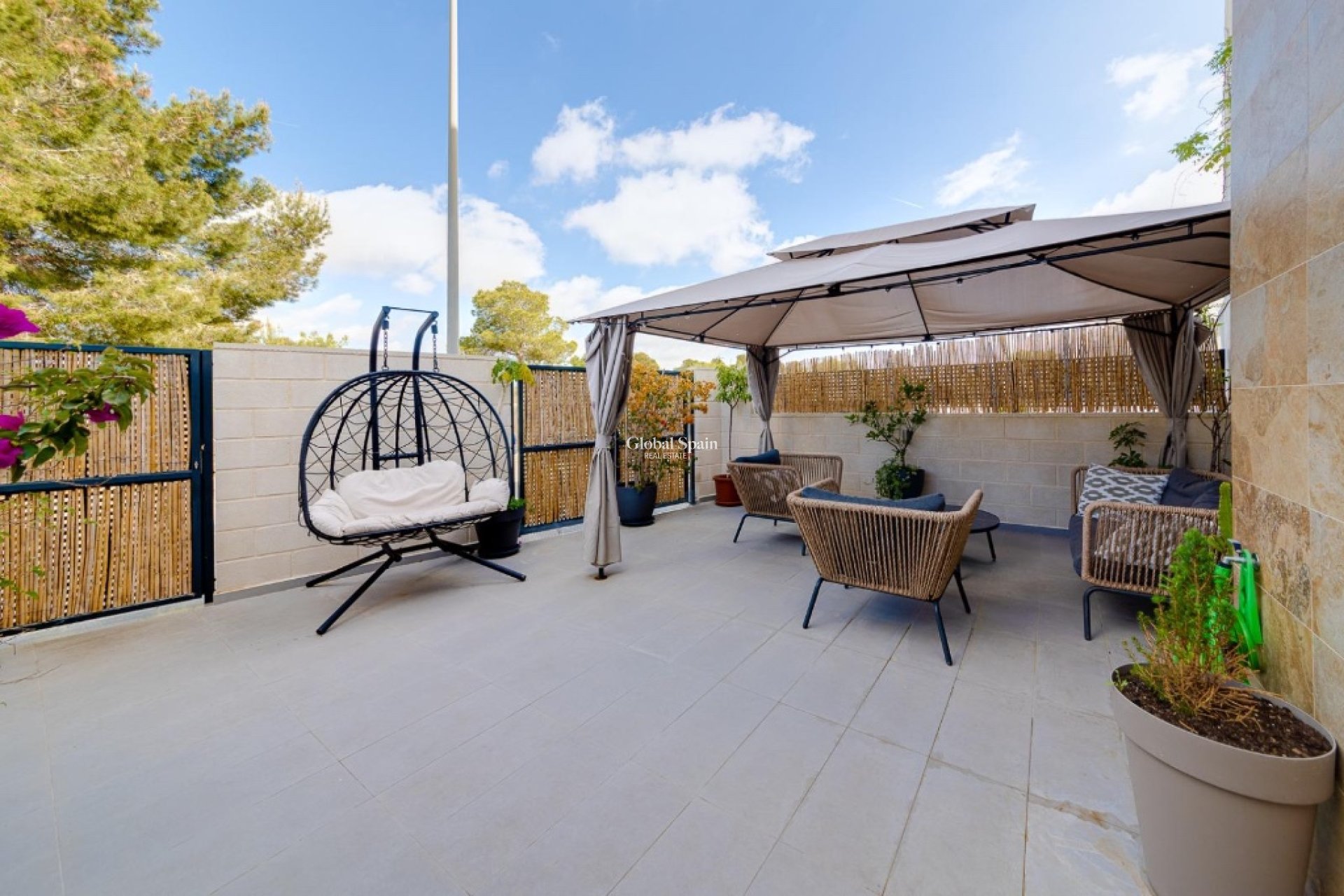 Wiederverkauf - Halb freistehend -
ORIHUELA COSTA - VILLAMARTÍN