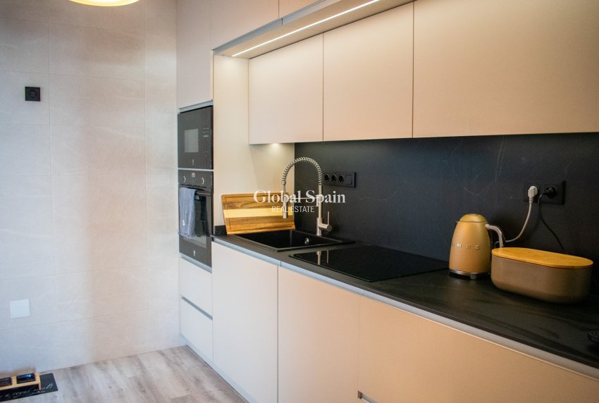 Wiederverkauf - Halb freistehend -
TORREVIEJA - LOS BALCONES - LOS ALTOS