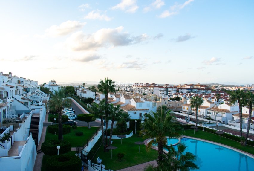 Wiederverkauf - Halb freistehend -
TORREVIEJA - Torreblanca