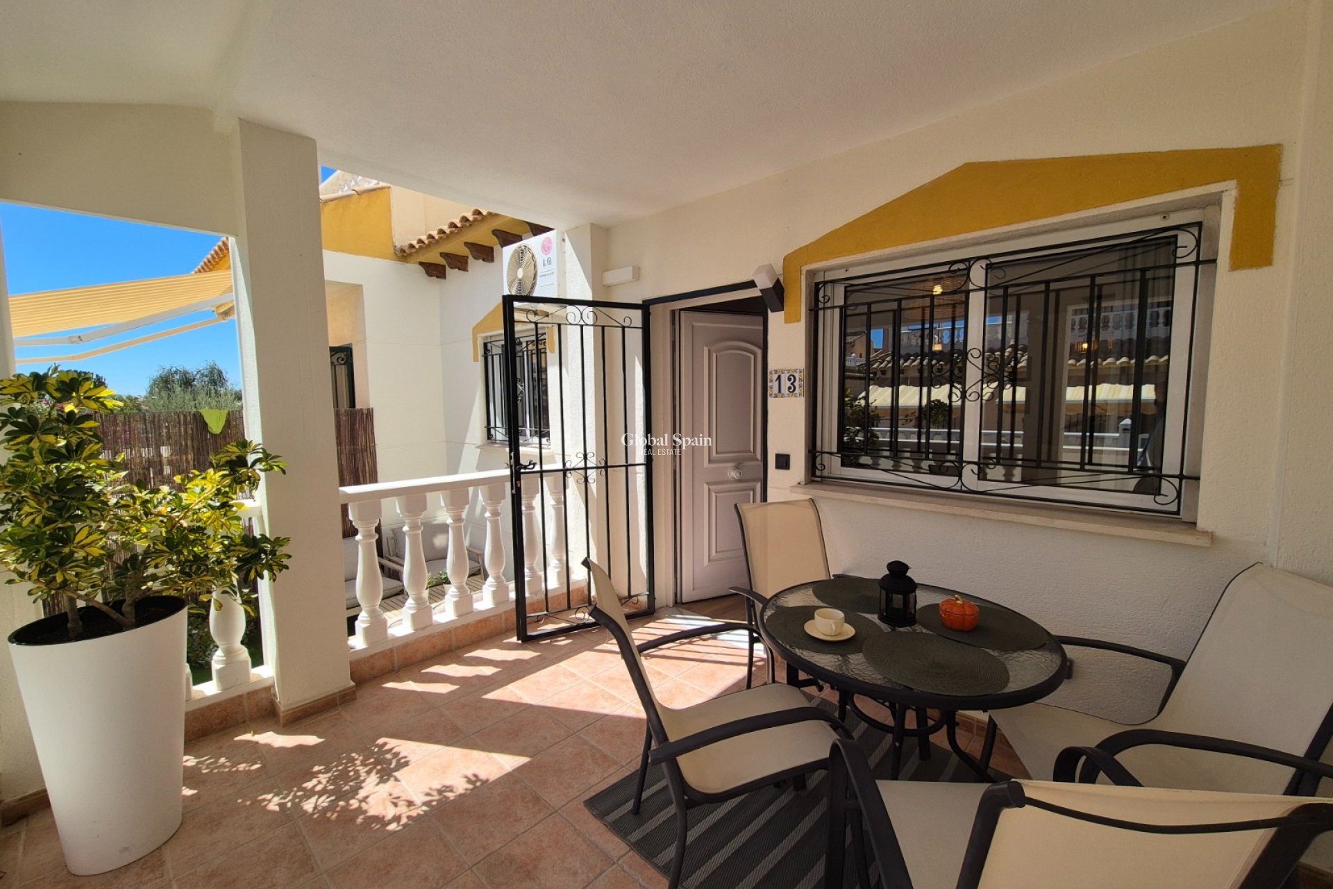 Wiederverkauf - HAUS -
ALICANTE - La Florida