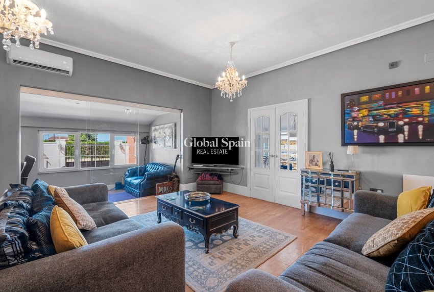 Wiederverkauf - HAUS -
ALMORADÍ