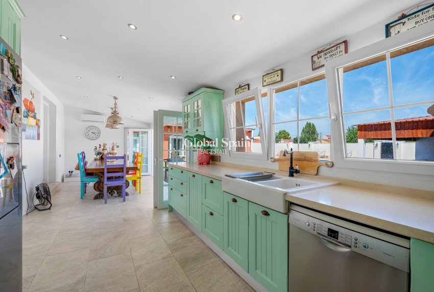 Wiederverkauf - HAUS -
ALMORADÍ