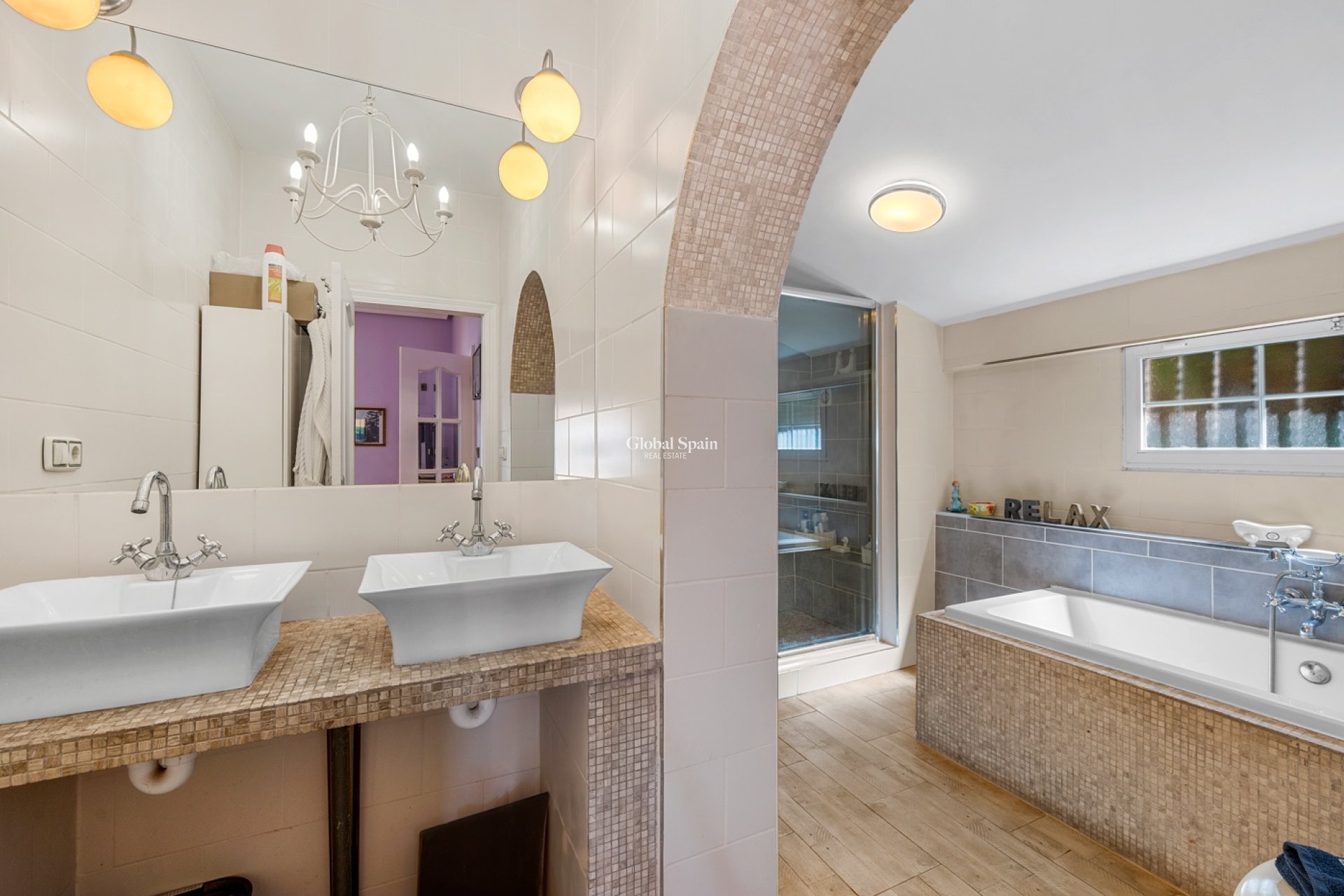 Wiederverkauf - HAUS -
ALMORADÍ