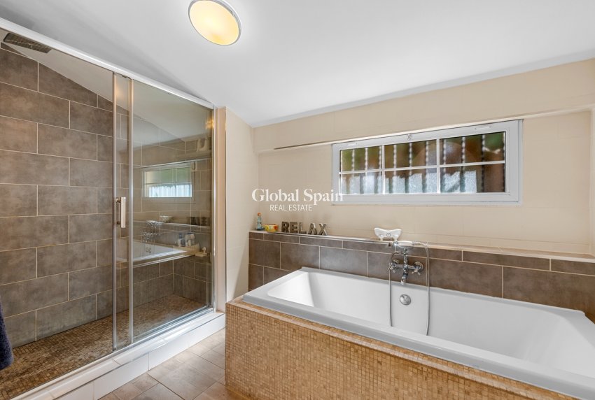 Wiederverkauf - HAUS -
ALMORADÍ