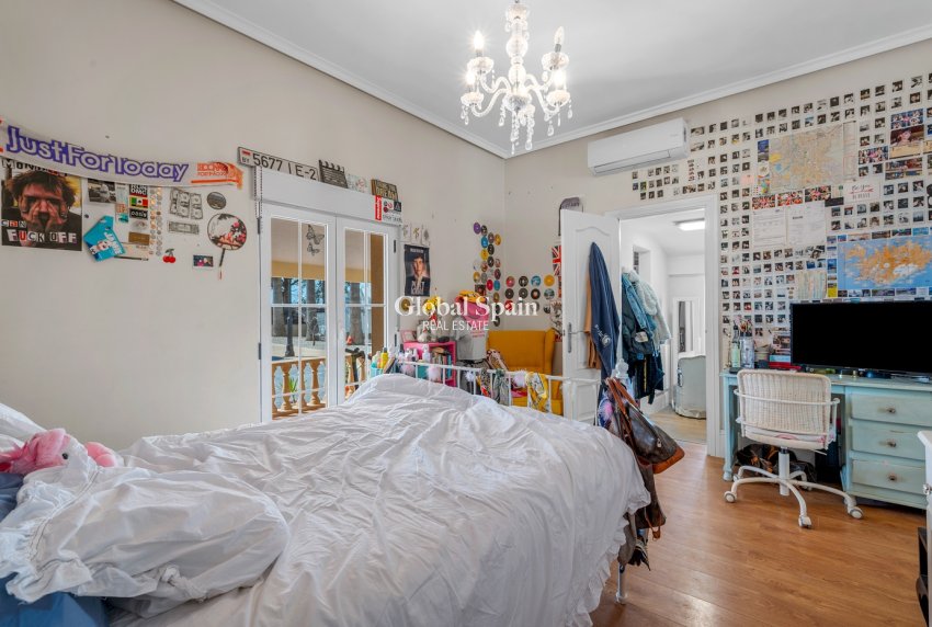 Wiederverkauf - HAUS -
ALMORADÍ