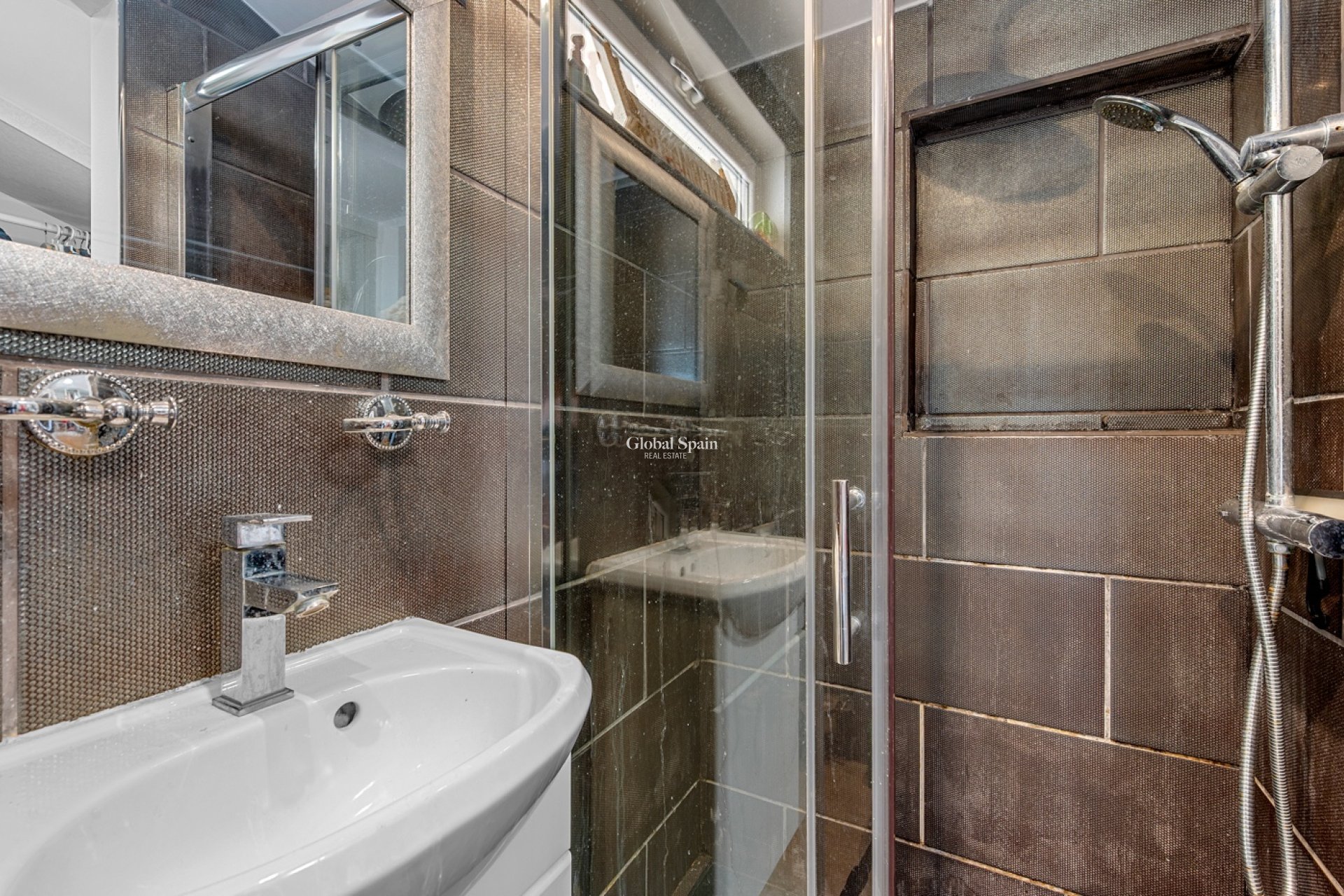 Wiederverkauf - HAUS -
ALMORADÍ