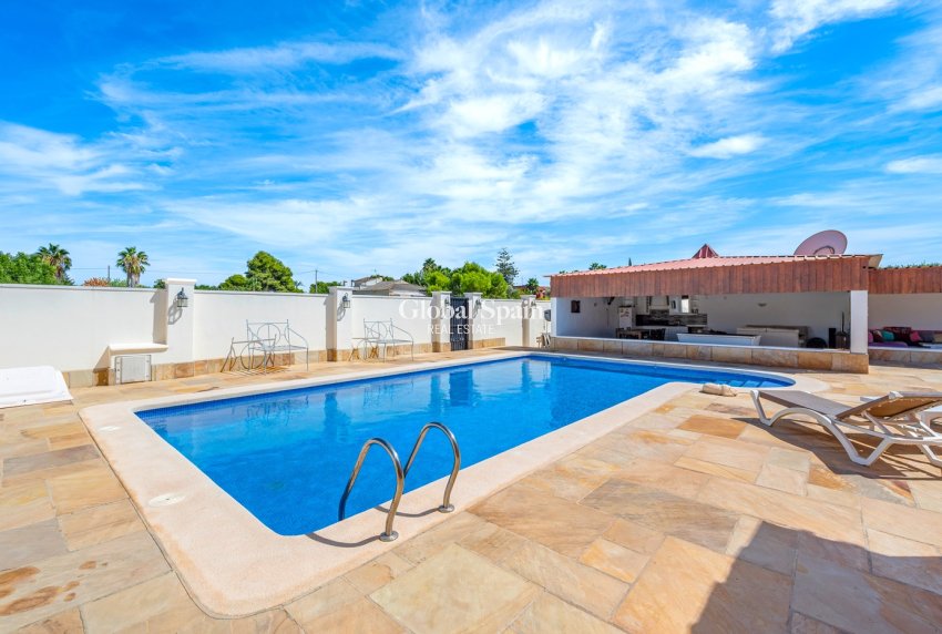 Wiederverkauf - HAUS -
ALMORADÍ