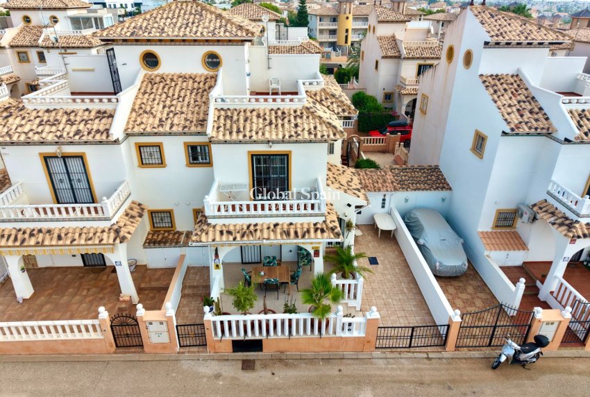 Wiederverkauf - HAUS -
CABO ROIG - Orihuela Costa