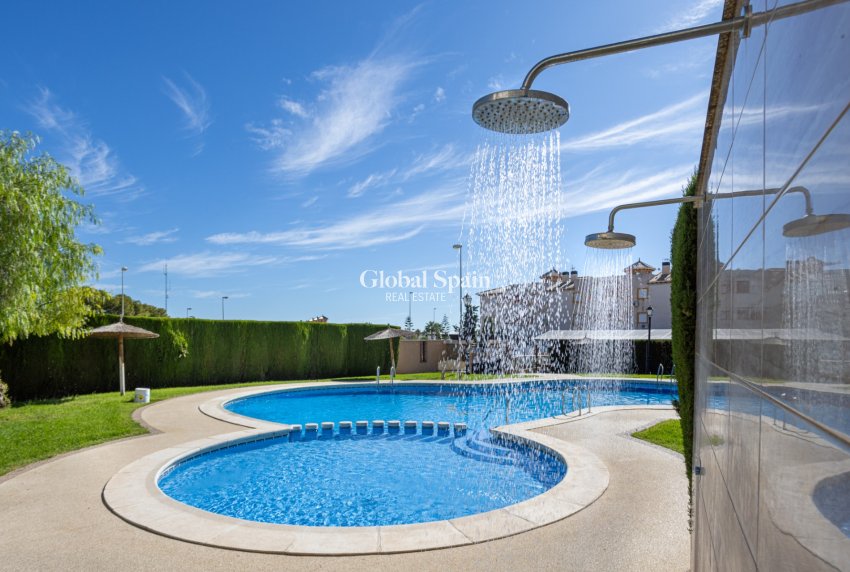 Wiederverkauf - HAUS -
CABO ROIG - Orihuela Costa