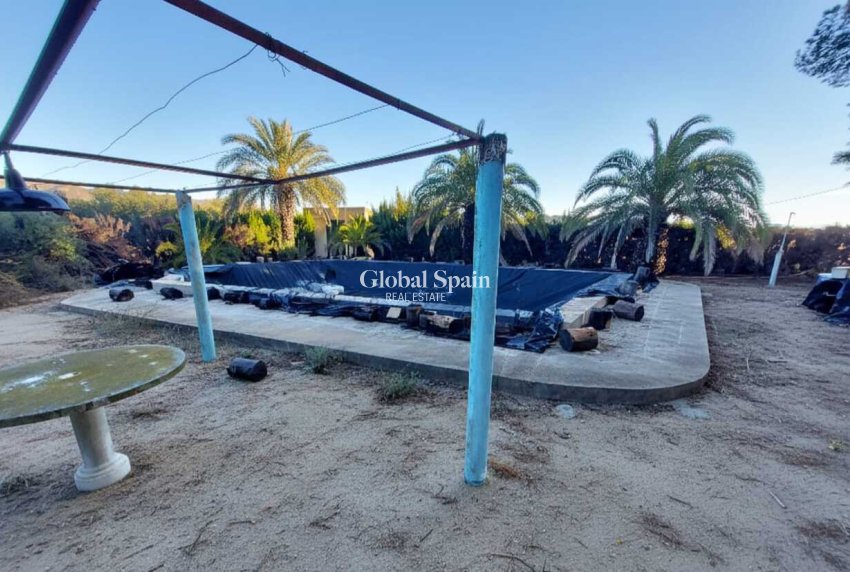 Wiederverkauf - HAUS -
CALASPARRA - Inland