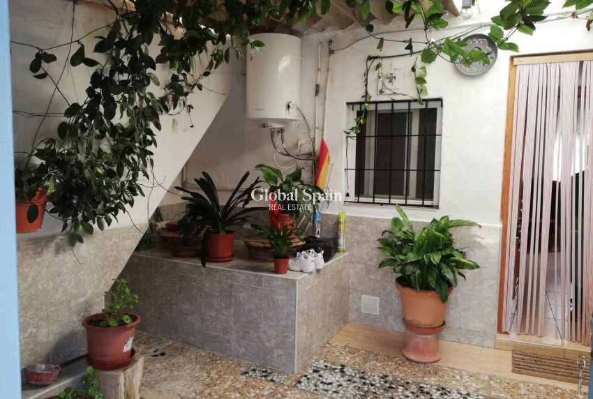 Wiederverkauf - HAUS -
CALLOSA DEL SEGURA - Costa Blanca