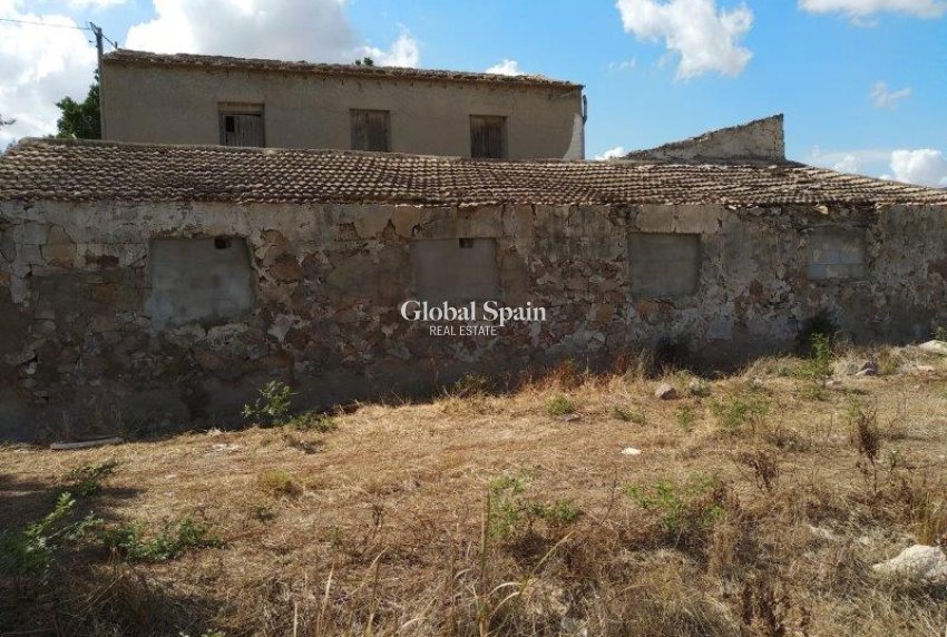 Wiederverkauf - HAUS -
CALLOSA DEL SEGURA