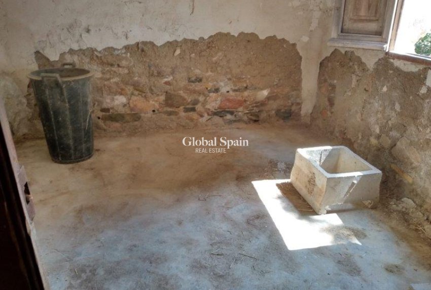 Wiederverkauf - HAUS -
CALLOSA DEL SEGURA