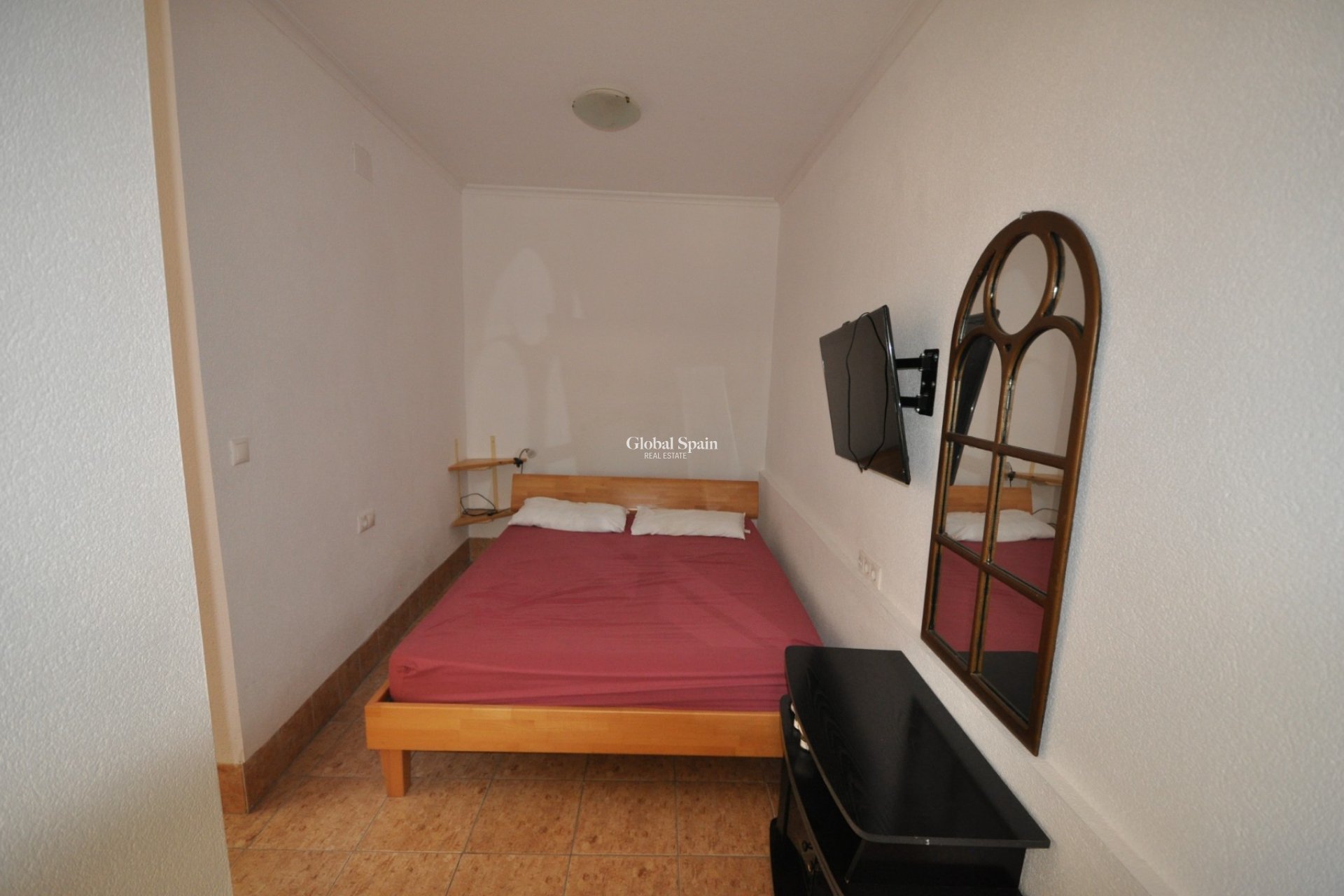 Wiederverkauf - HAUS -
CREVILLENTE - Inland