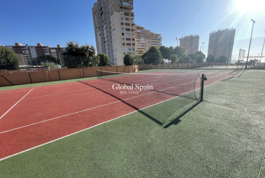 Wiederverkauf - HAUS -
EL CAMPELLO - Costa Blanca