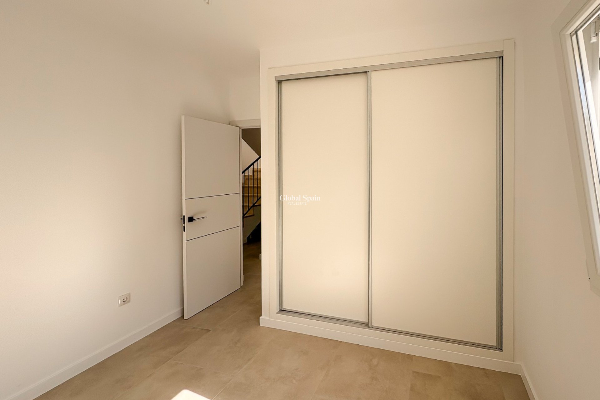 Wiederverkauf - HAUS -
EL CAMPELLO - Pueblo Acantilado - Venta Lanuza