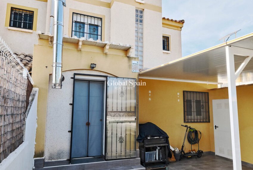 Wiederverkauf - HAUS -
GUARDAMAR DEL SEGURA - EL RASO
