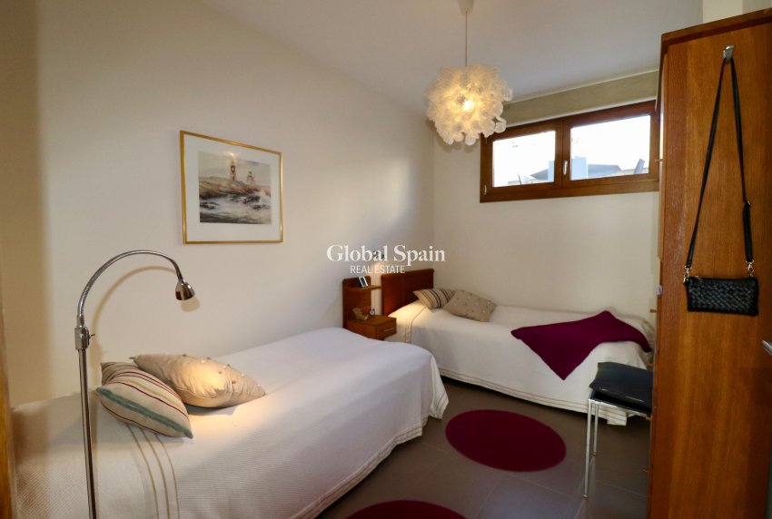 Wiederverkauf - HAUS -
GUARDAMAR DEL SEGURA