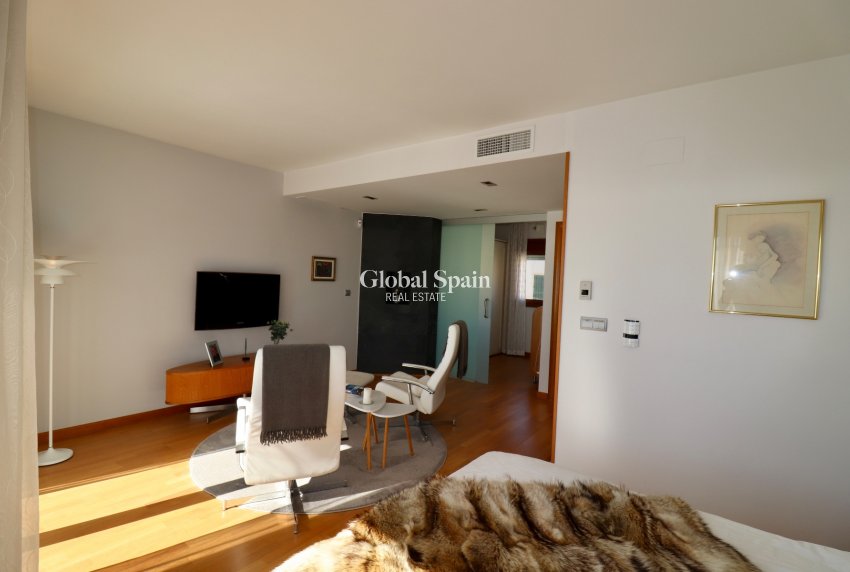 Wiederverkauf - HAUS -
GUARDAMAR DEL SEGURA