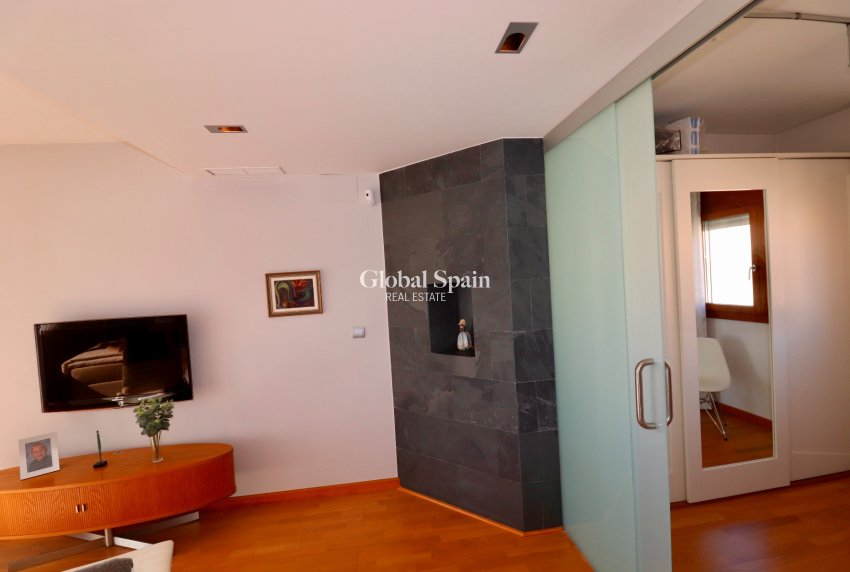 Wiederverkauf - HAUS -
GUARDAMAR DEL SEGURA