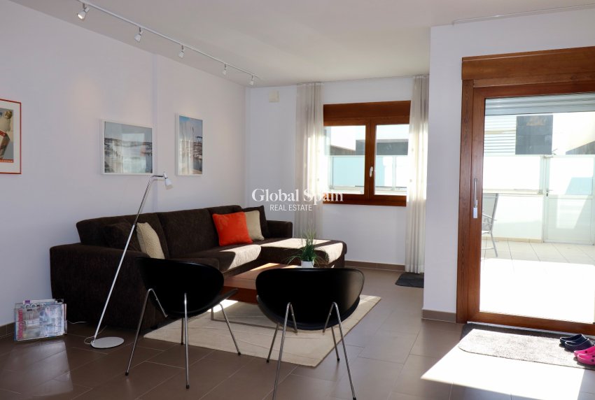 Wiederverkauf - HAUS -
GUARDAMAR DEL SEGURA