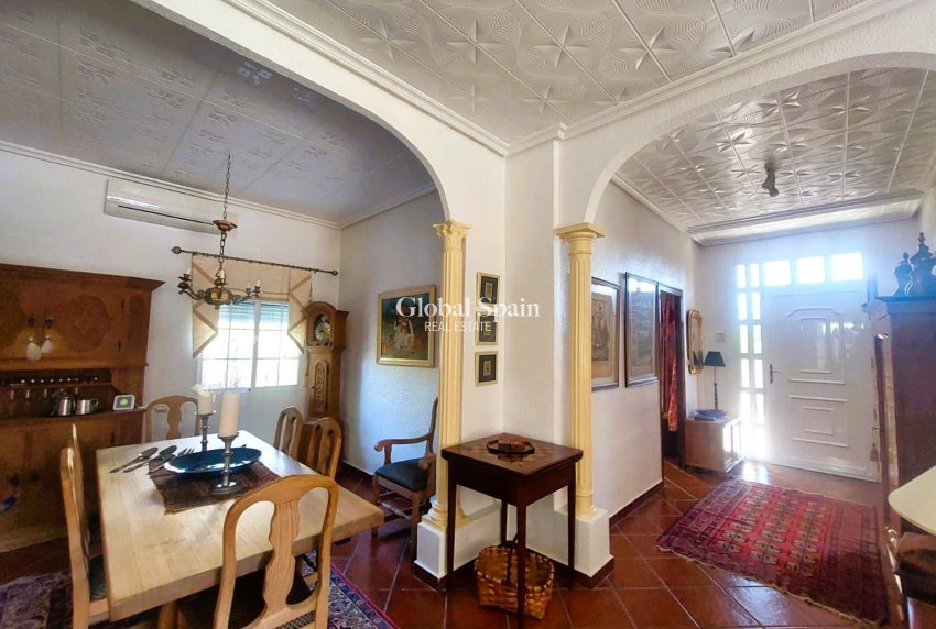 Wiederverkauf - HAUS -
LA MARINA - Costa Blanca