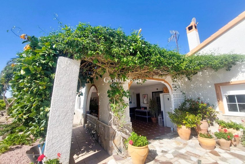 Wiederverkauf - HAUS -
LA MARINA - Costa Blanca