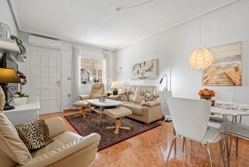 Wiederverkauf - HAUS -
LA MARINA - Costa Blanca