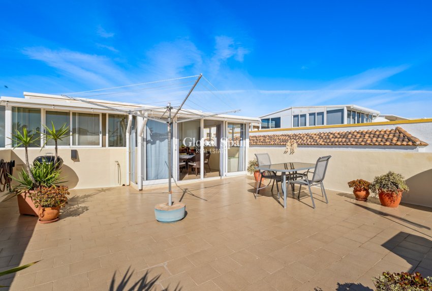 Wiederverkauf - HAUS -
LA MARINA - Costa Blanca