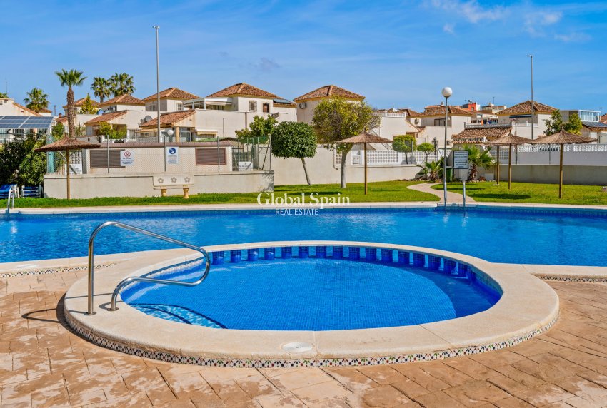 Wiederverkauf - HAUS -
LA MARINA - Costa Blanca