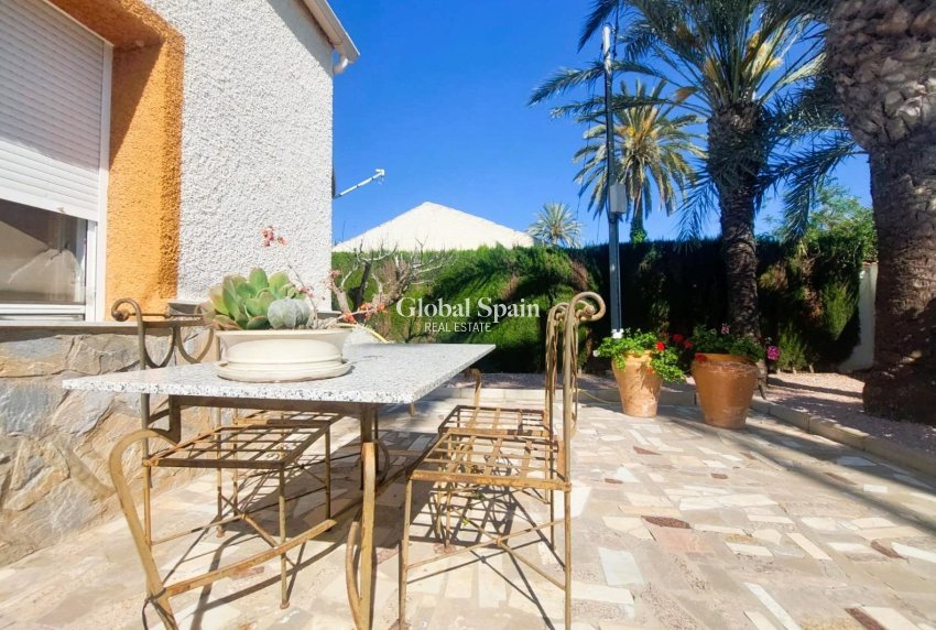 Wiederverkauf - HAUS -
LA MARINA - Costa Blanca