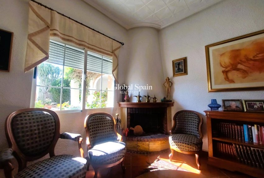 Wiederverkauf - HAUS -
LA MARINA - Costa Blanca