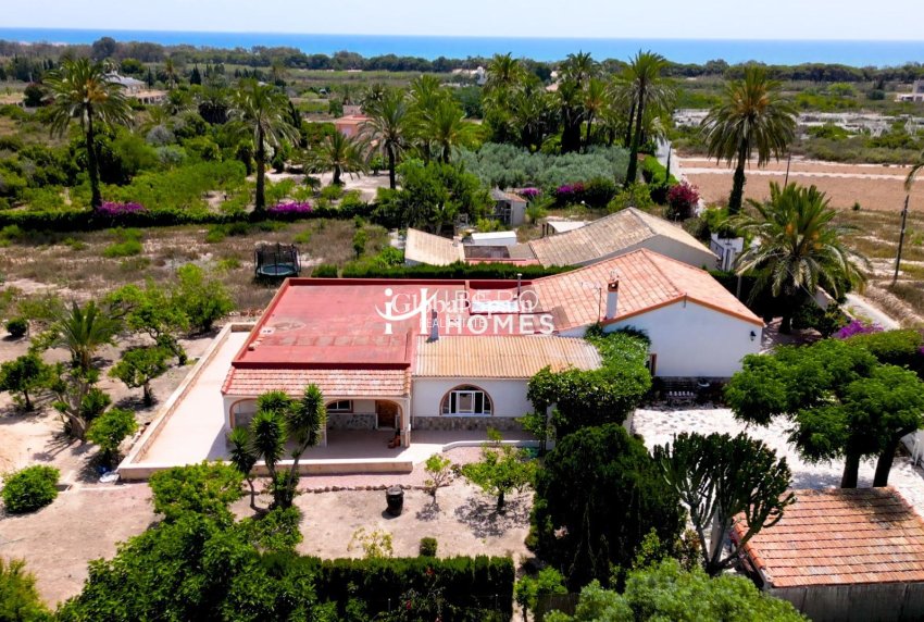 Wiederverkauf - HAUS -
LA MARINA - Costa Blanca